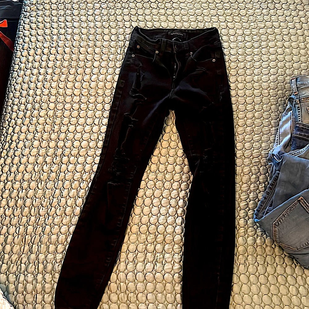 Aero Jeans • distressed
